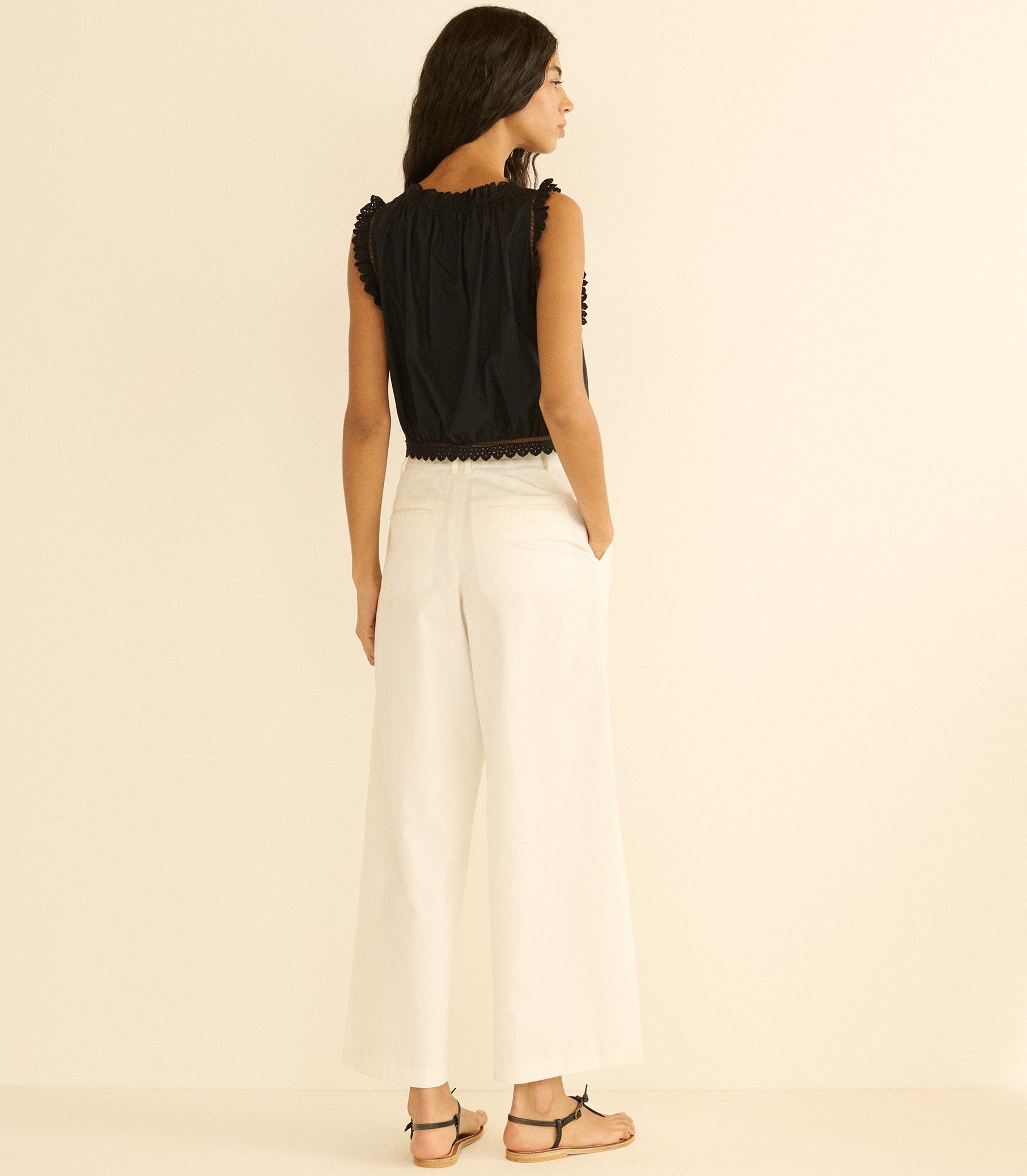 TRAVELER TOP -- BLACK